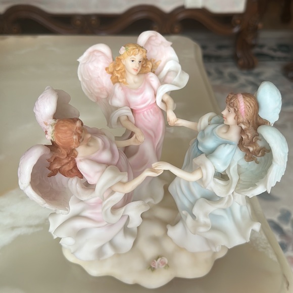 Roman Seraphim Classics Angels Heavenly Circle “Joined in Friendship” #81875 - Picture 2 of 7